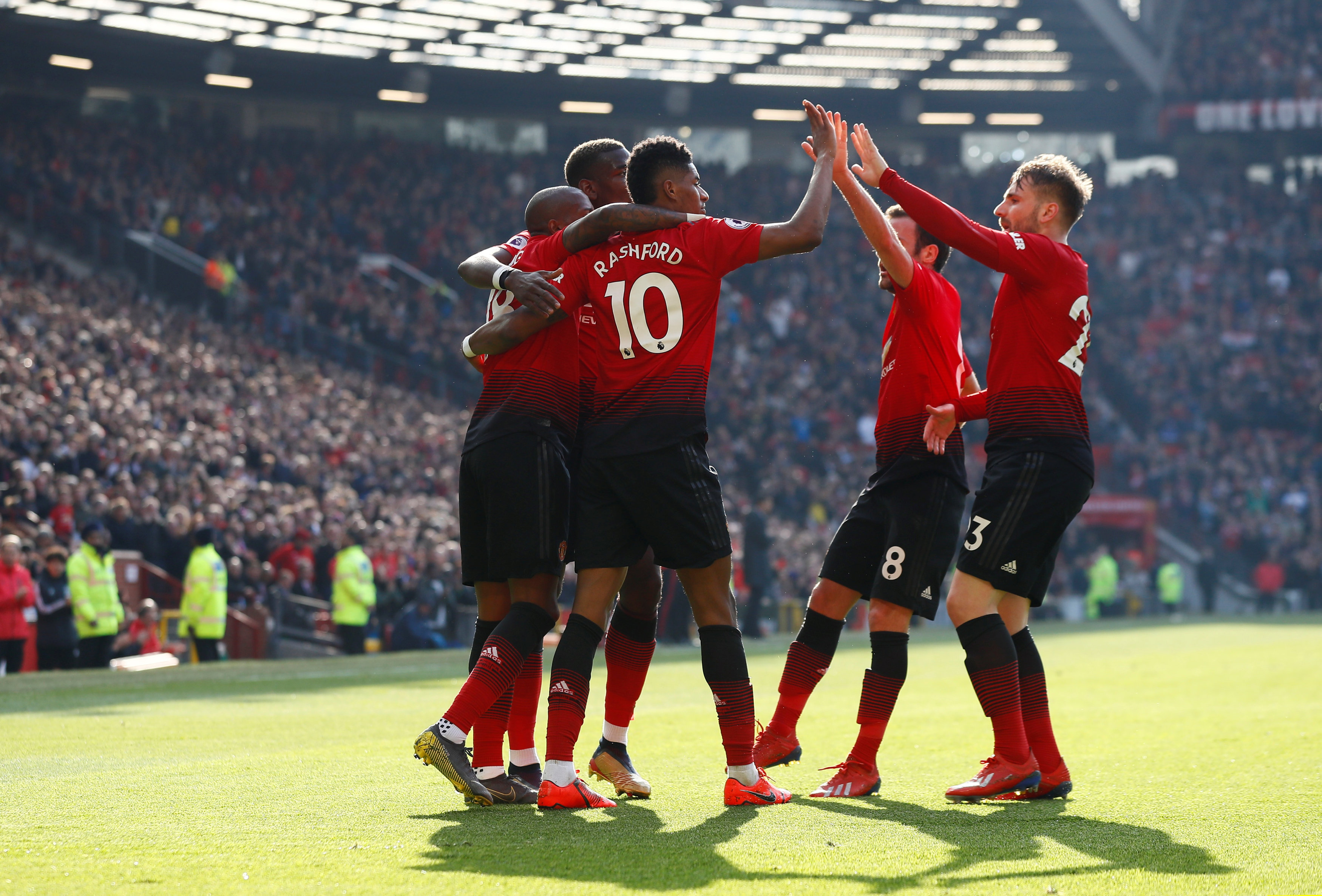 尤为引人瞩 尤为引人瞩